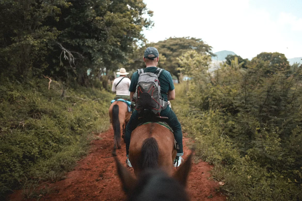 Canotaje en Río Sagrado, Cabalgatas y Senderismo - 2
